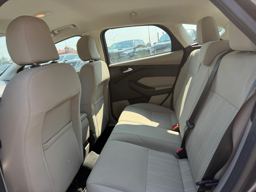 2016 Ford Focus - photo 17