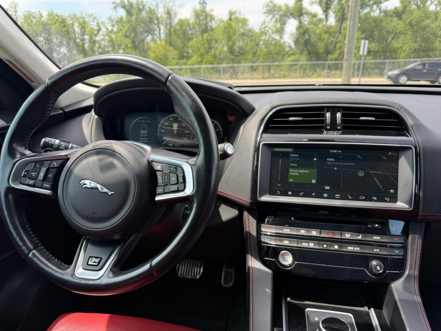 2017 Jaguar F-Pace - photo 17